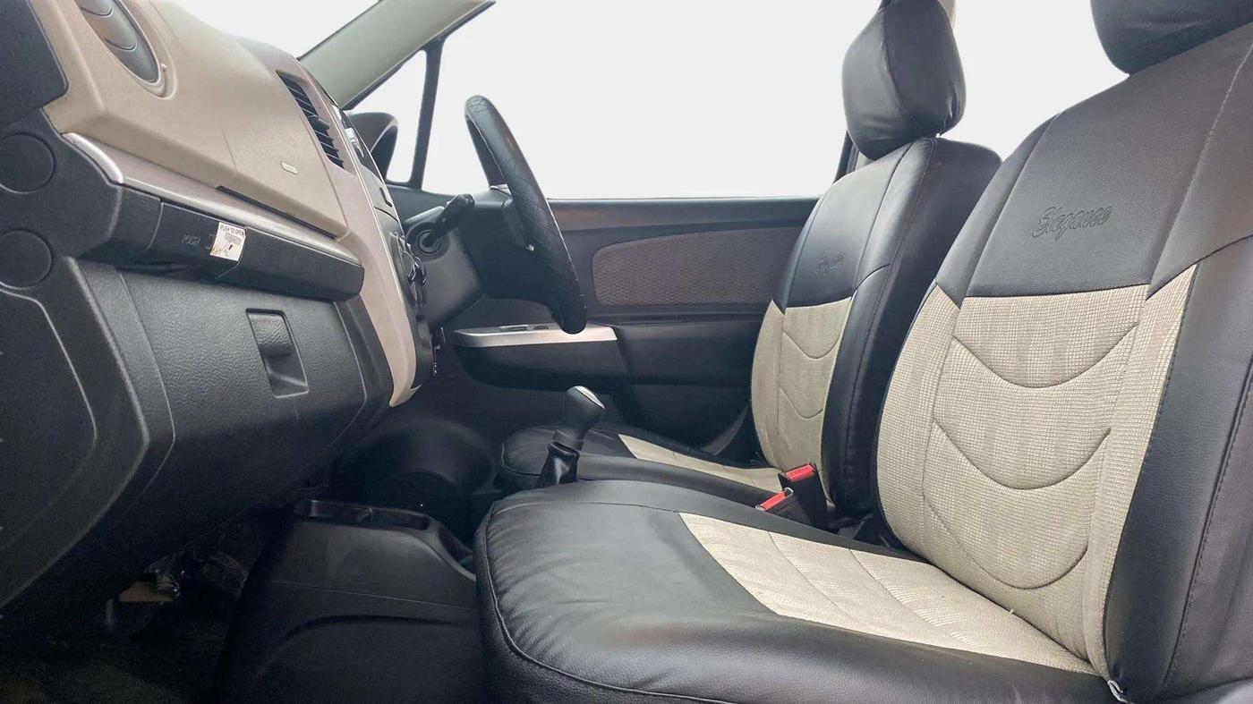 2013 Maruti Wagon R 1.0 LXI, Petrol, Manual, 49,209 km, Right Side Front Door Cabin