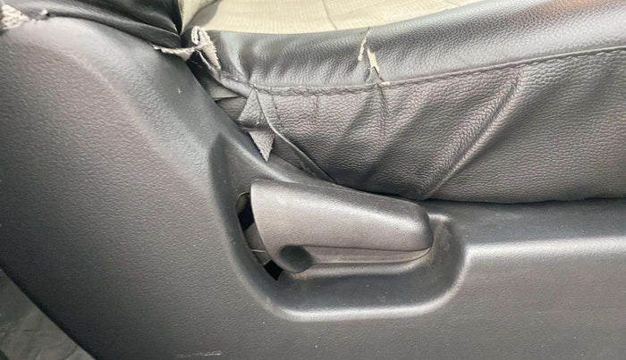 2013 Maruti Wagon R 1.0 LXI, Petrol, Manual, 49,209 km, Driver Side Adjustment Panel