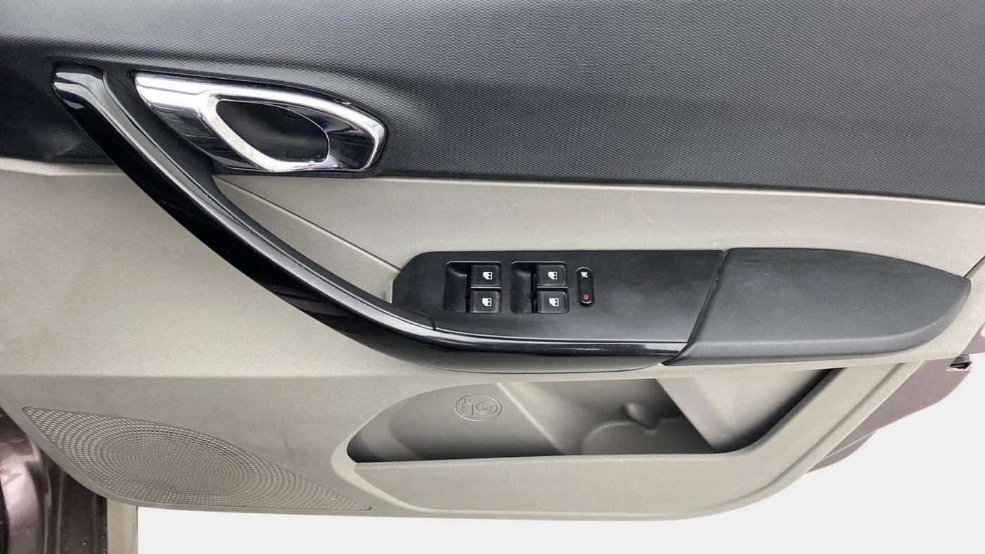 2017 Tata Tiago XZA PETROL, Petrol, Automatic, 57,091 km, Driver Side Door Panels Control