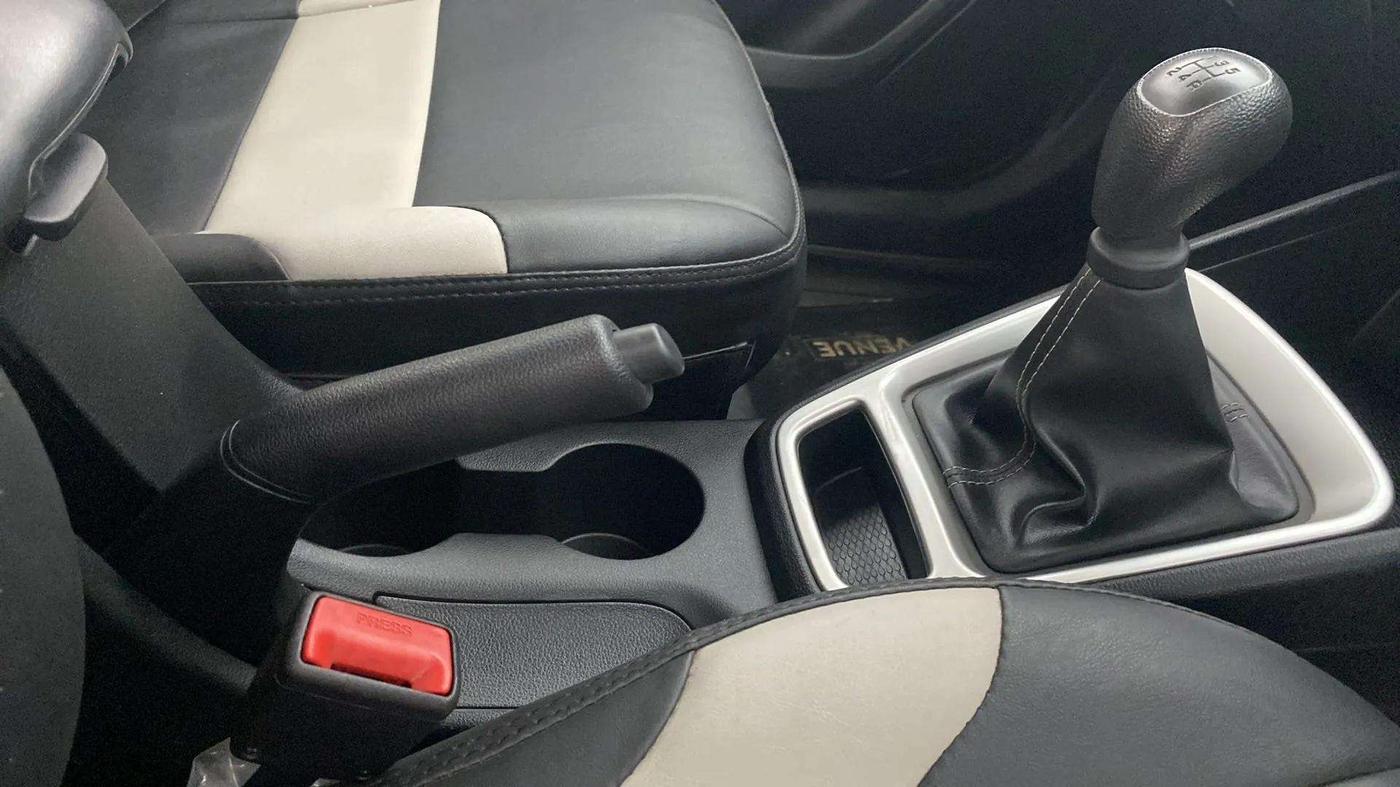 2020 Hyundai VENUE S 1.2, Petrol, Manual, 7,720 km, Gear Lever