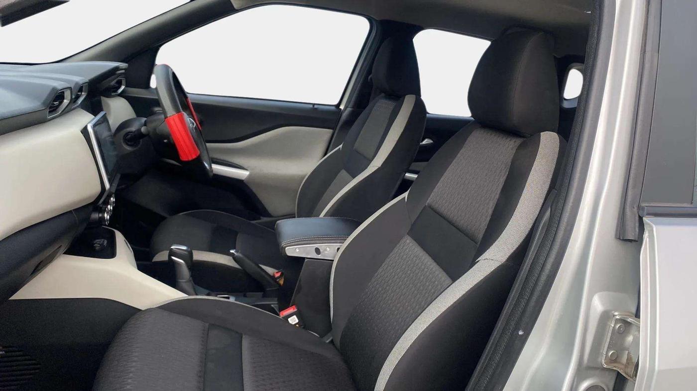 2022 Nissan MAGNITE XV TURBO CVT, Petrol, Automatic, 20,204 km, Right Side Front Door Cabin