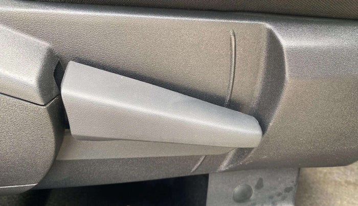 2022 Nissan MAGNITE XV TURBO CVT, Petrol, Automatic, 20,204 km, Driver Side Adjustment Panel