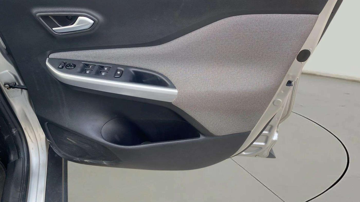 2022 Nissan MAGNITE XV TURBO CVT, Petrol, Automatic, 20,204 km, Driver Side Door Panels Control