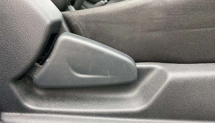 2016 Renault Kwid RXT 1.0 AMT, Petrol, Automatic, 40,749 km, Driver Side Adjustment Panel