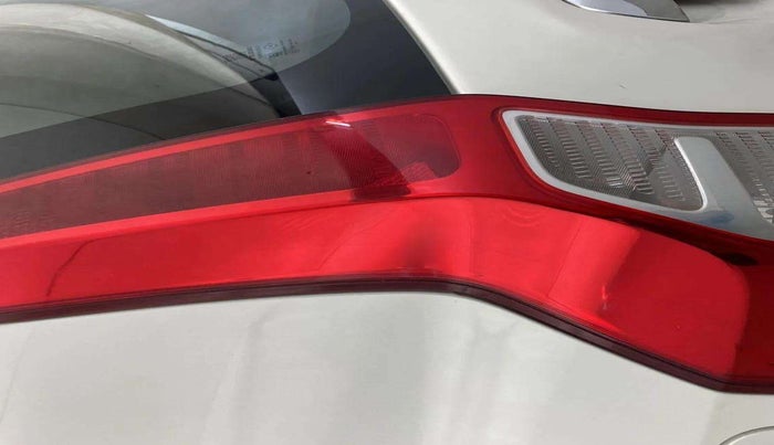 2019 Maruti New Wagon-R LXI CNG (O) 1.0, CNG, Manual, 49,117 km, Left tail light - Minor damage