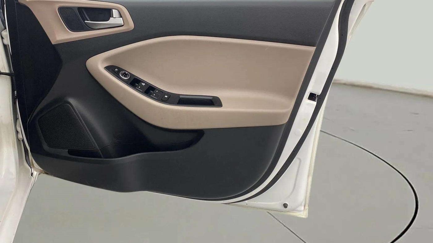 2020 Hyundai Elite i20 SPORTZ PLUS 1.2, Petrol, Manual, 59,997 km, Driver Side Door Panels Control