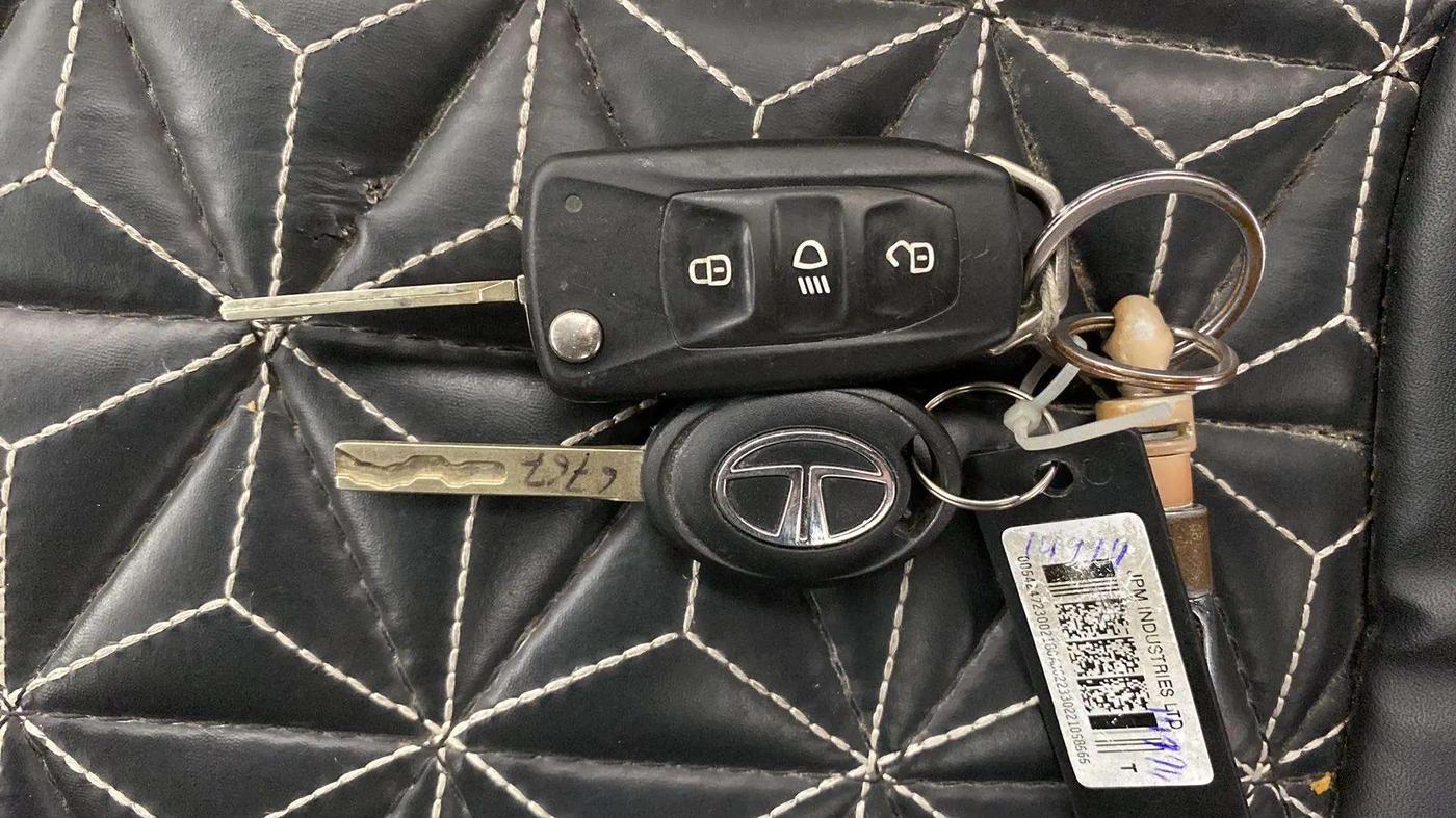2021 Tata Tiago XT LIMITED EDITION PETROL, CNG, Manual, 38,992 km, Key Close Up