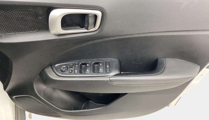2019 Hyundai VENUE SX 1.0 (O) TURBO, Petrol, Manual, 62,468 km, Driver Side Door Panels Control