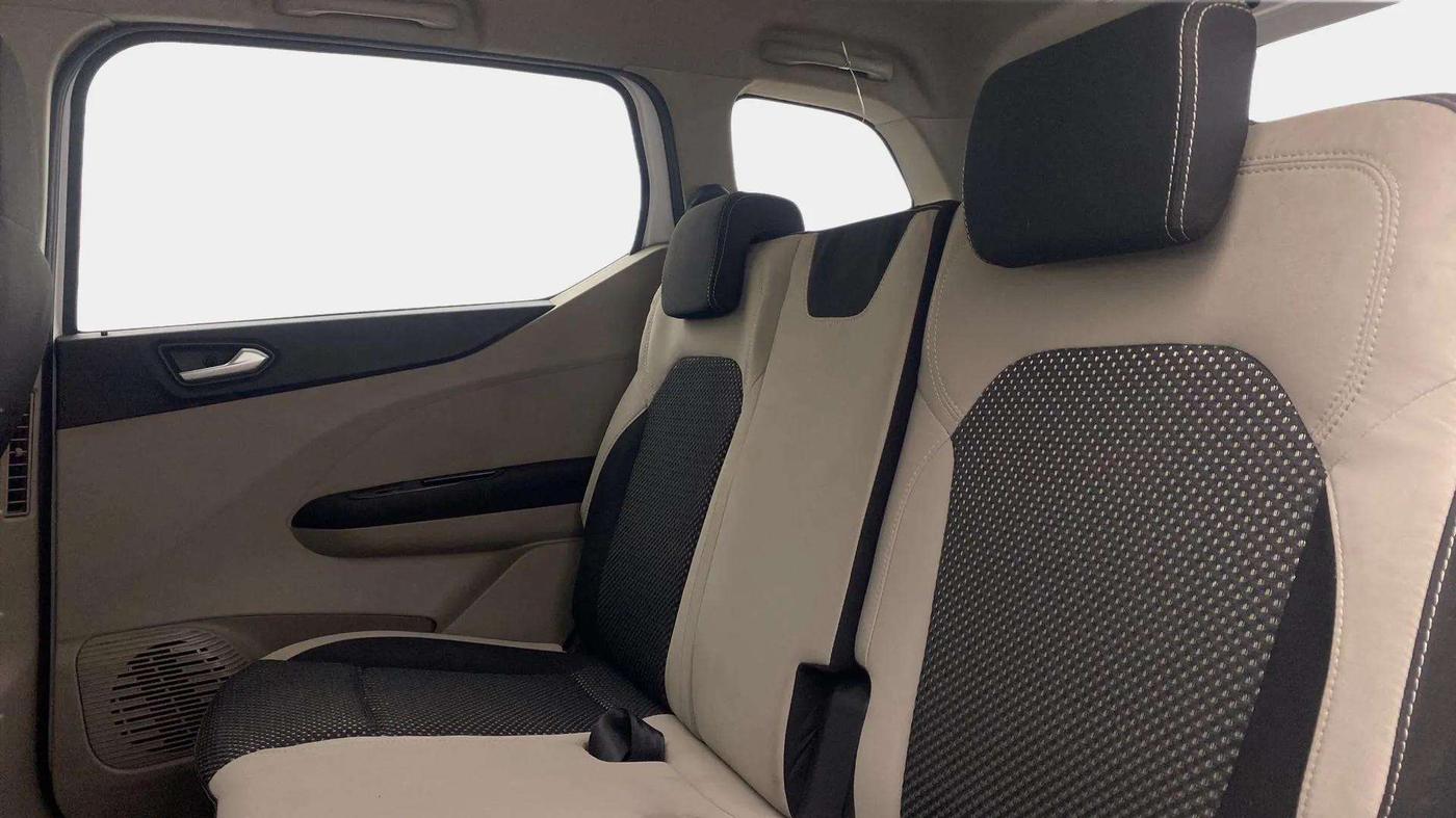 2019 Renault TRIBER RXZ, Petrol, Manual, 23,210 km, Right Side Rear Door Cabin