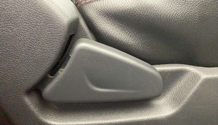 2016 Renault Kwid RXL, Petrol, Manual, 38,364 km, Driver Side Adjustment Panel