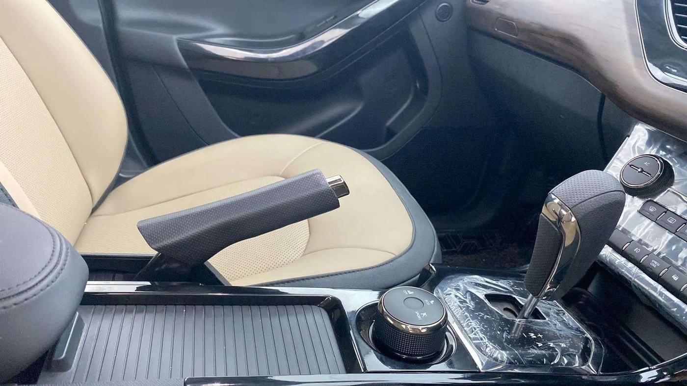 2022 Tata NEXON XZA PLUS KAZIRANGA PETROL, Petrol, Automatic, 6,107 km, Gear Lever