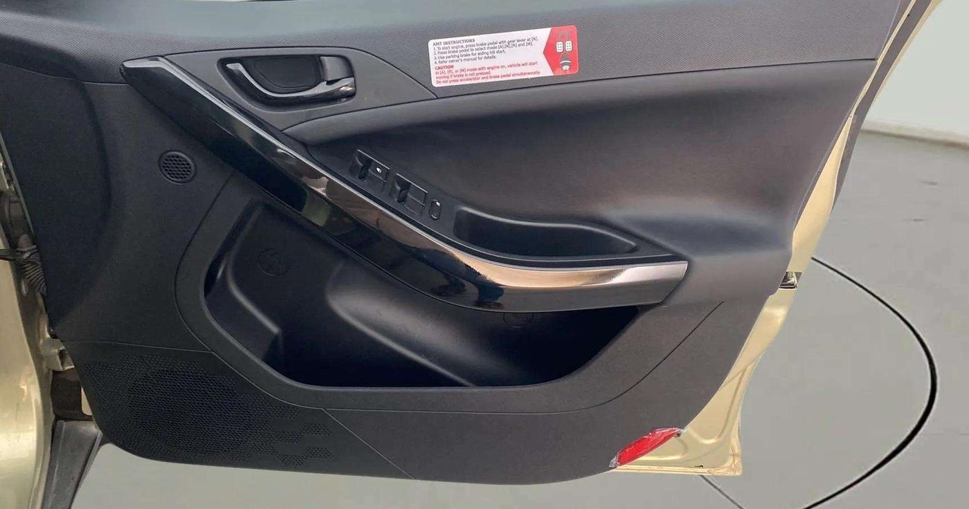 2022 Tata NEXON XZA PLUS KAZIRANGA PETROL, Petrol, Automatic, 6,107 km, Driver Side Door Panels Control
