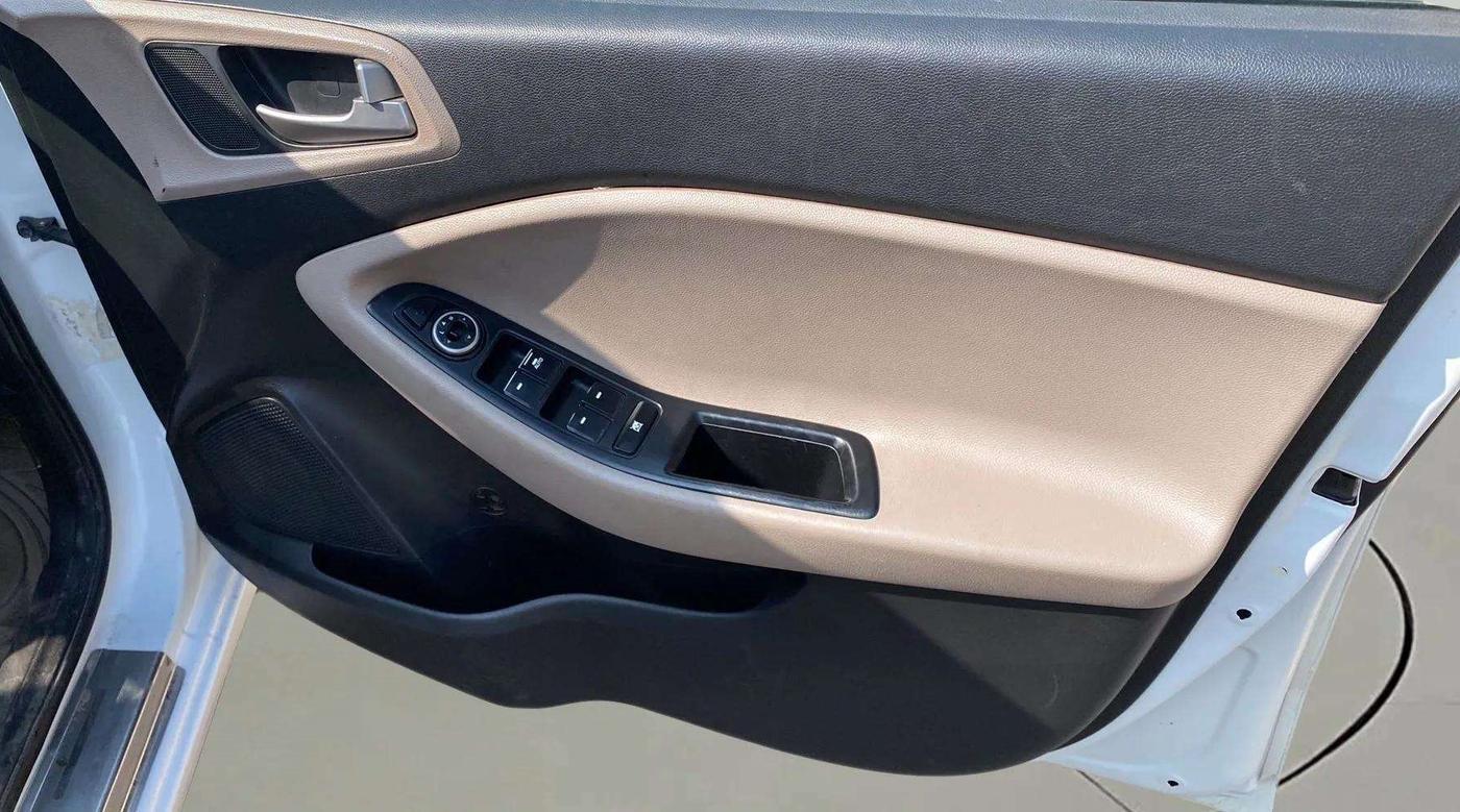2019 Hyundai Elite i20 SPORTZ PLUS 1.2, Petrol, Manual, 59,146 km, Driver Side Door Panels Control