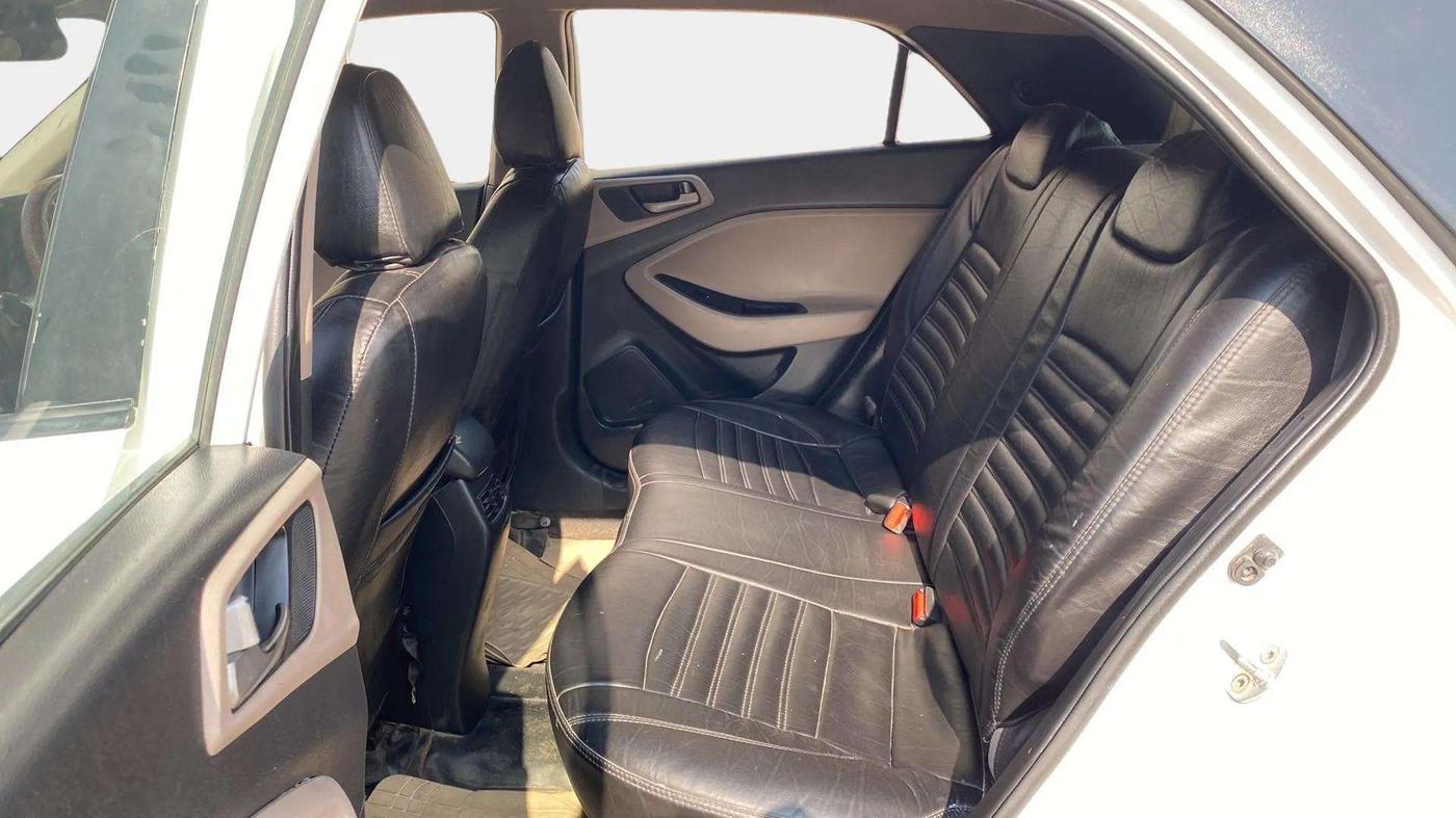 2019 Hyundai Elite i20 SPORTZ PLUS 1.2, Petrol, Manual, 59,146 km, Right Side Rear Door Cabin