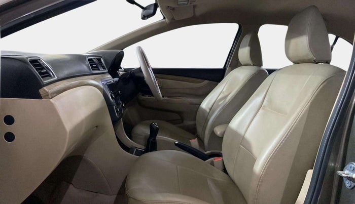 2018 Maruti Ciaz DELTA 1.5 SHVS MT PETROL, Petrol, Manual, 64,117 km, Right Side Front Door Cabin