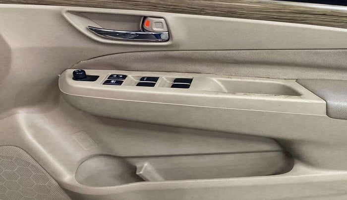 2018 Maruti Ciaz DELTA 1.5 SHVS MT PETROL, Petrol, Manual, 64,117 km, Driver Side Door Panels Control