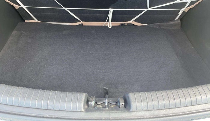2016 Hyundai Grand i10 MAGNA AT 1.2 KAPPA VTVT, Petrol, Automatic, 27,249 km, Boot Inside