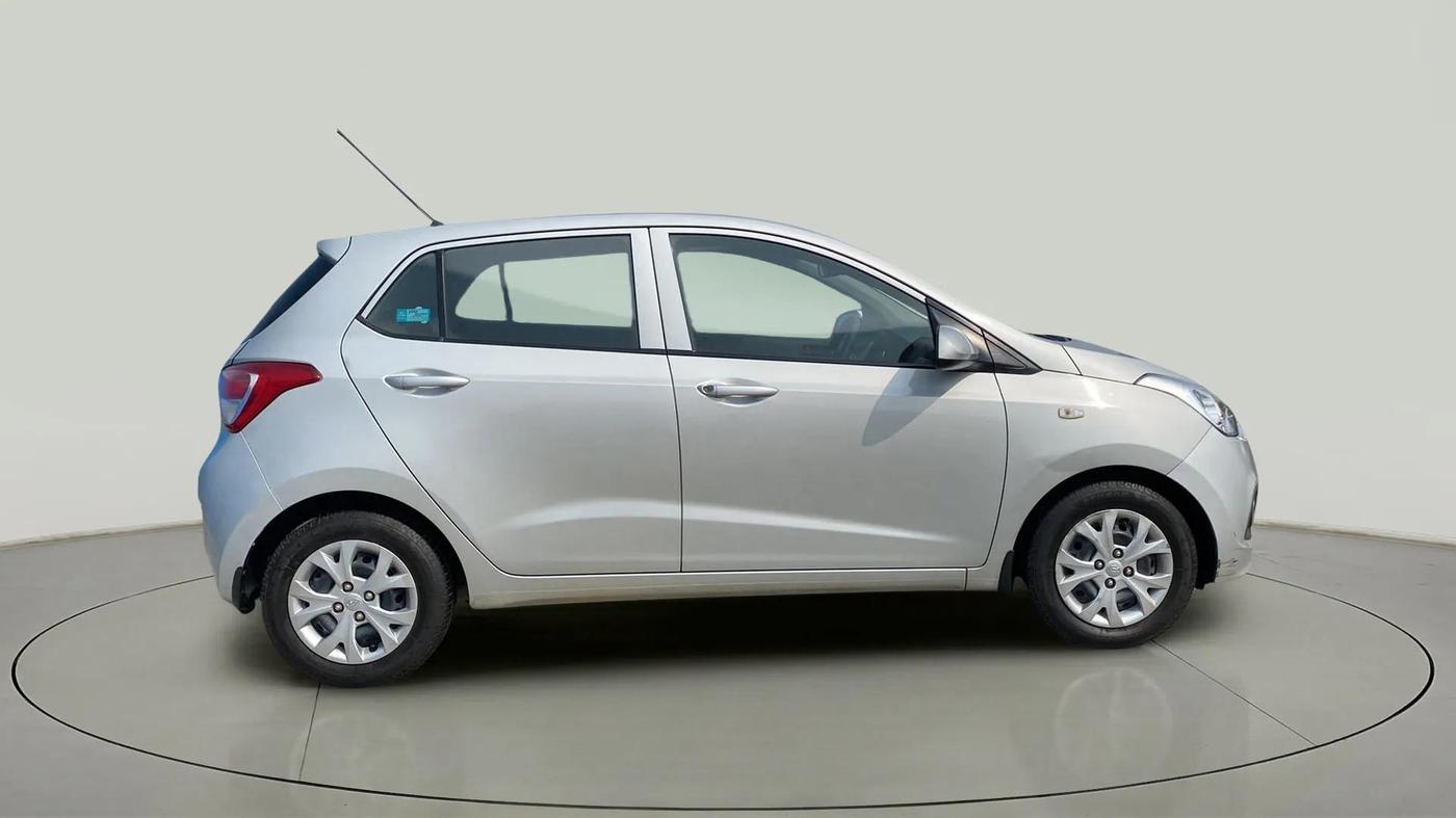 2016 Hyundai Grand i10 MAGNA AT 1.2 KAPPA VTVT, Petrol, Automatic, 27,249 km, Right Side