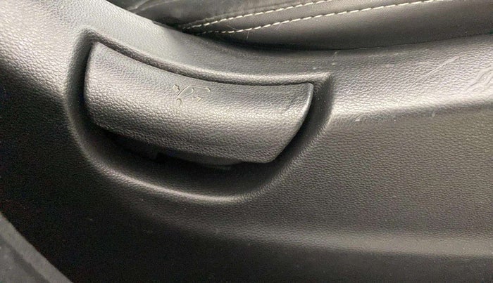 2017 Hyundai Creta E PLUS 1.6 PETROL, Petrol, Manual, 59,695 km, Driver Side Adjustment Panel