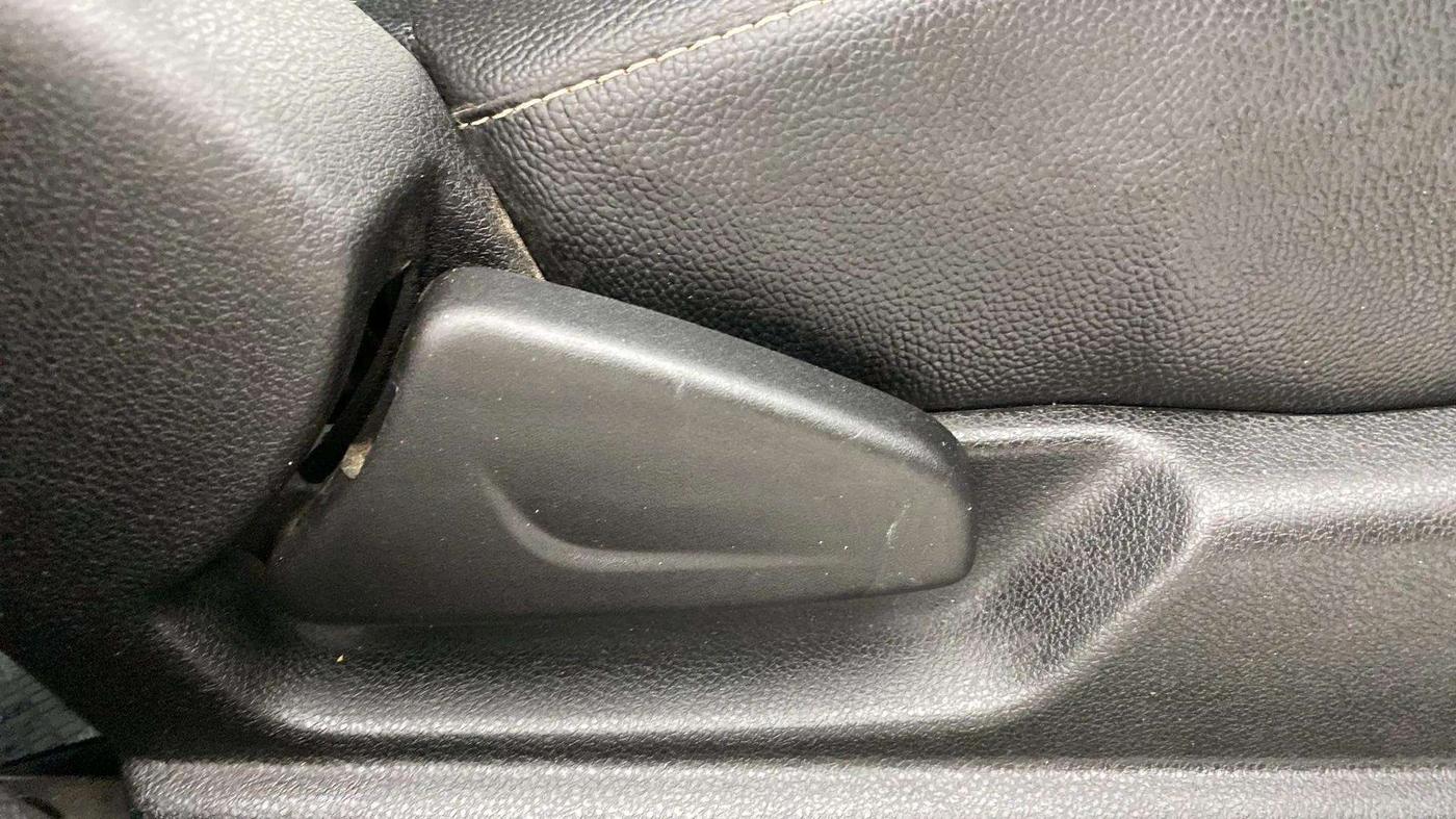 2022 Renault Kwid RXT 1.0 AMT (O), Petrol, Automatic, 18,804 km, Driver Side Adjustment Panel
