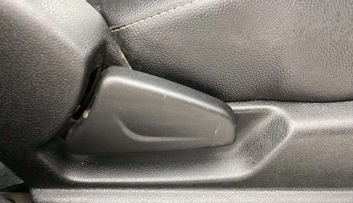 2022 Renault Kwid RXT 1.0 AMT (O), Petrol, Automatic, 18,804 km, Driver Side Adjustment Panel