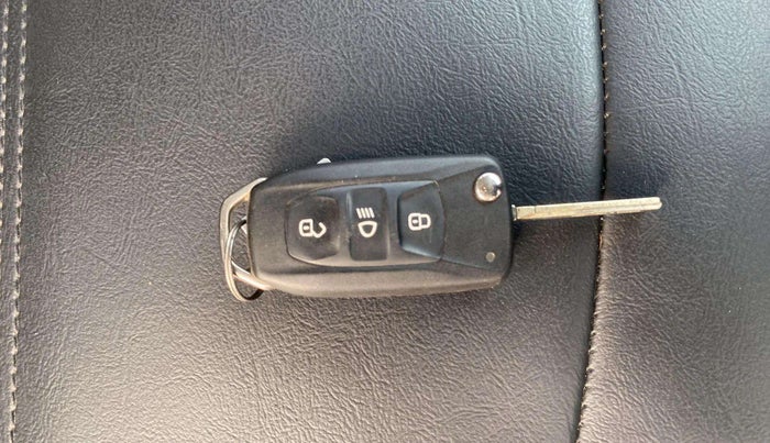 2021 Tata Tiago XT (O) PETROL, Petrol, Manual, 24,382 km, Key Close Up