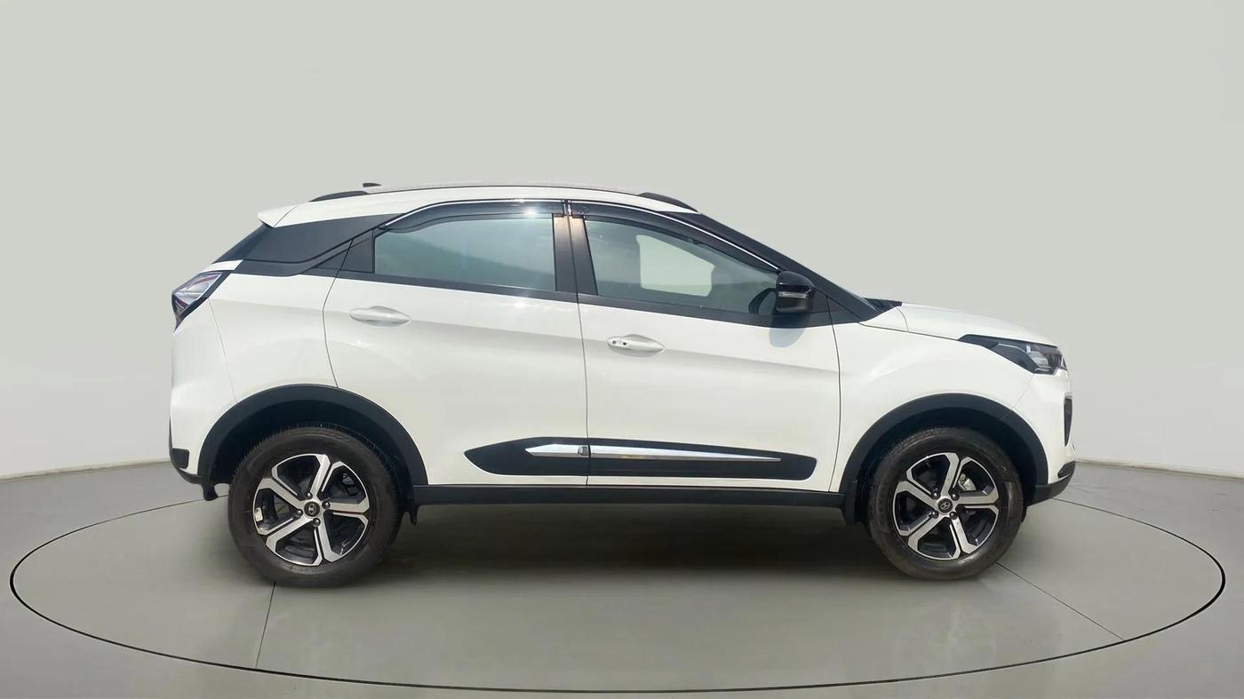 2023 Tata NEXON XZ PLUS LUXURY SUNROOF PETROL, Petrol, Manual, 7,207 km, Right Side