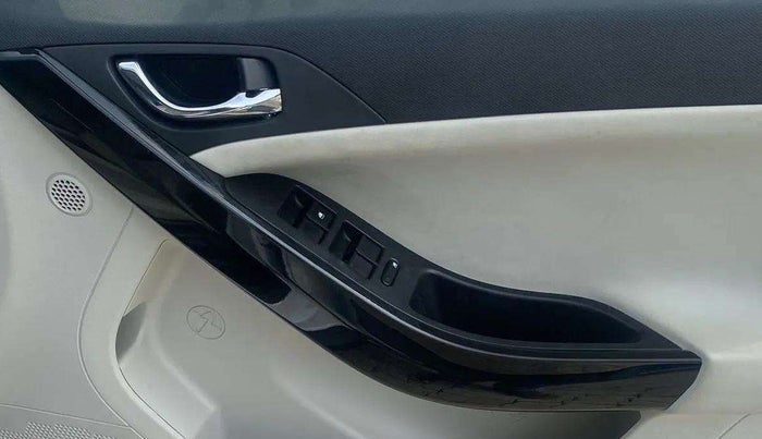 2023 Tata NEXON XZ PLUS LUXURY SUNROOF PETROL, Petrol, Manual, 7,057 km, Driver Side Door Panels Control