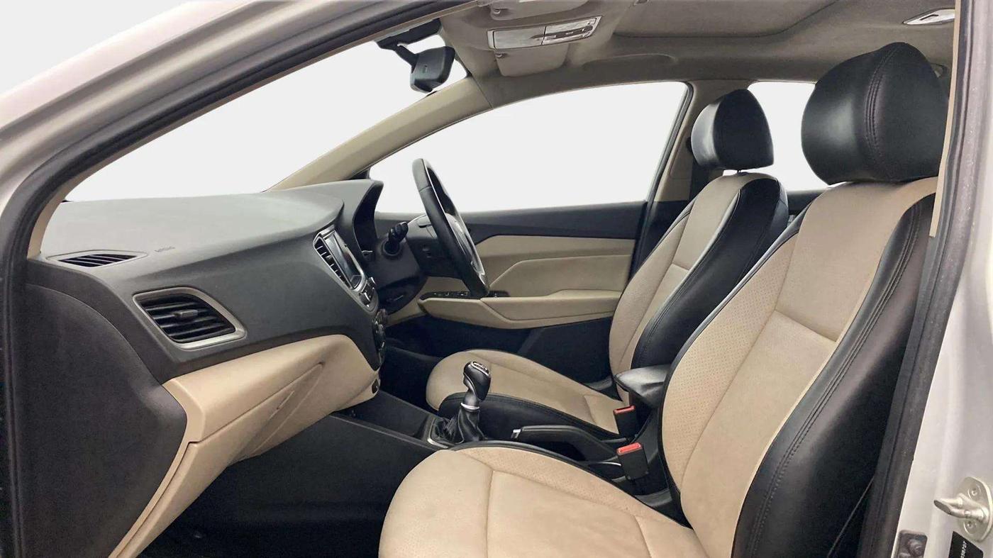 2018 Hyundai Verna 1.6 VTVT SX O, Petrol, Manual, 67,313 km, Right Side Front Door Cabin