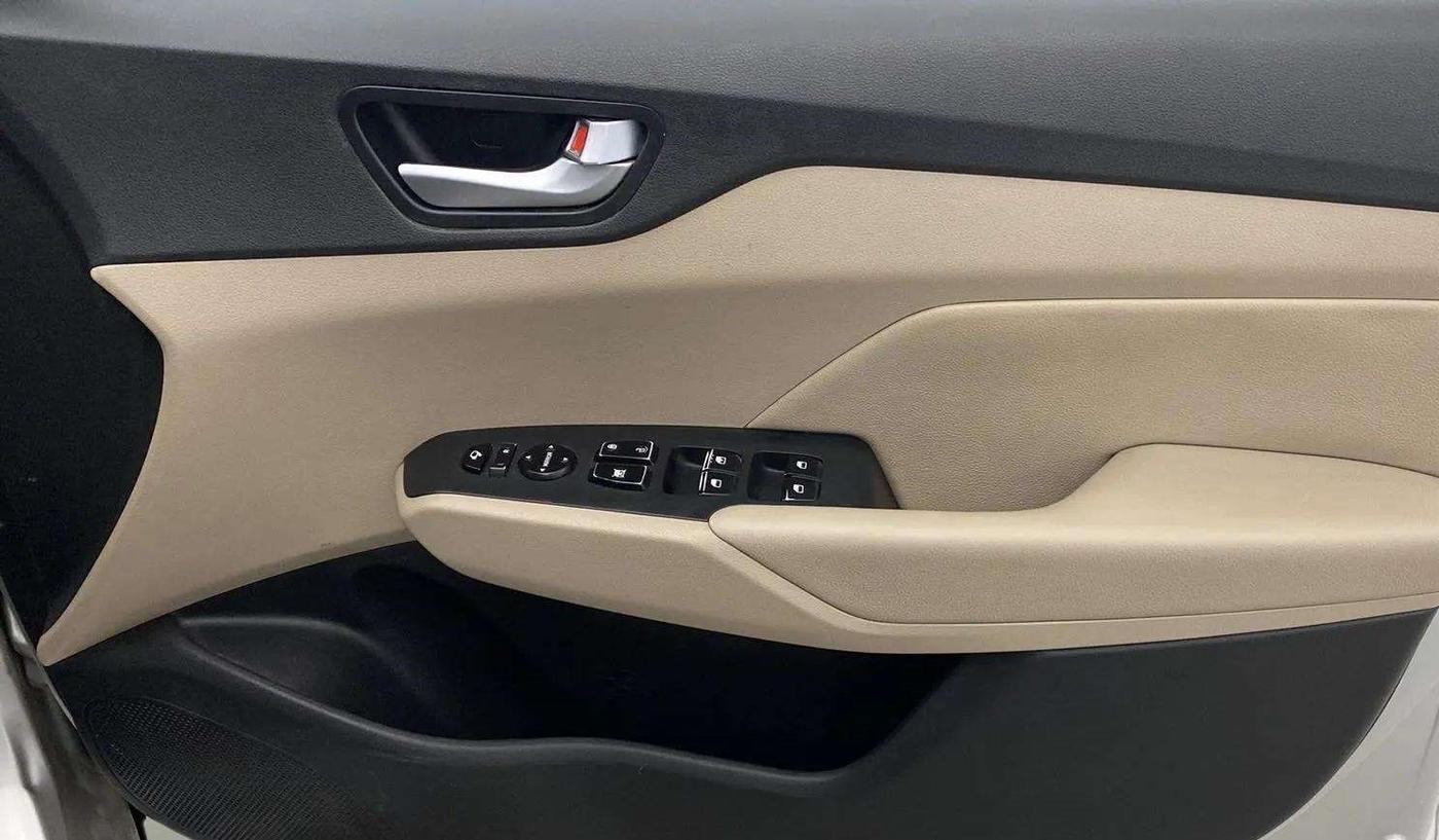 2018 Hyundai Verna 1.6 VTVT SX O, Petrol, Manual, 67,313 km, Driver Side Door Panels Control