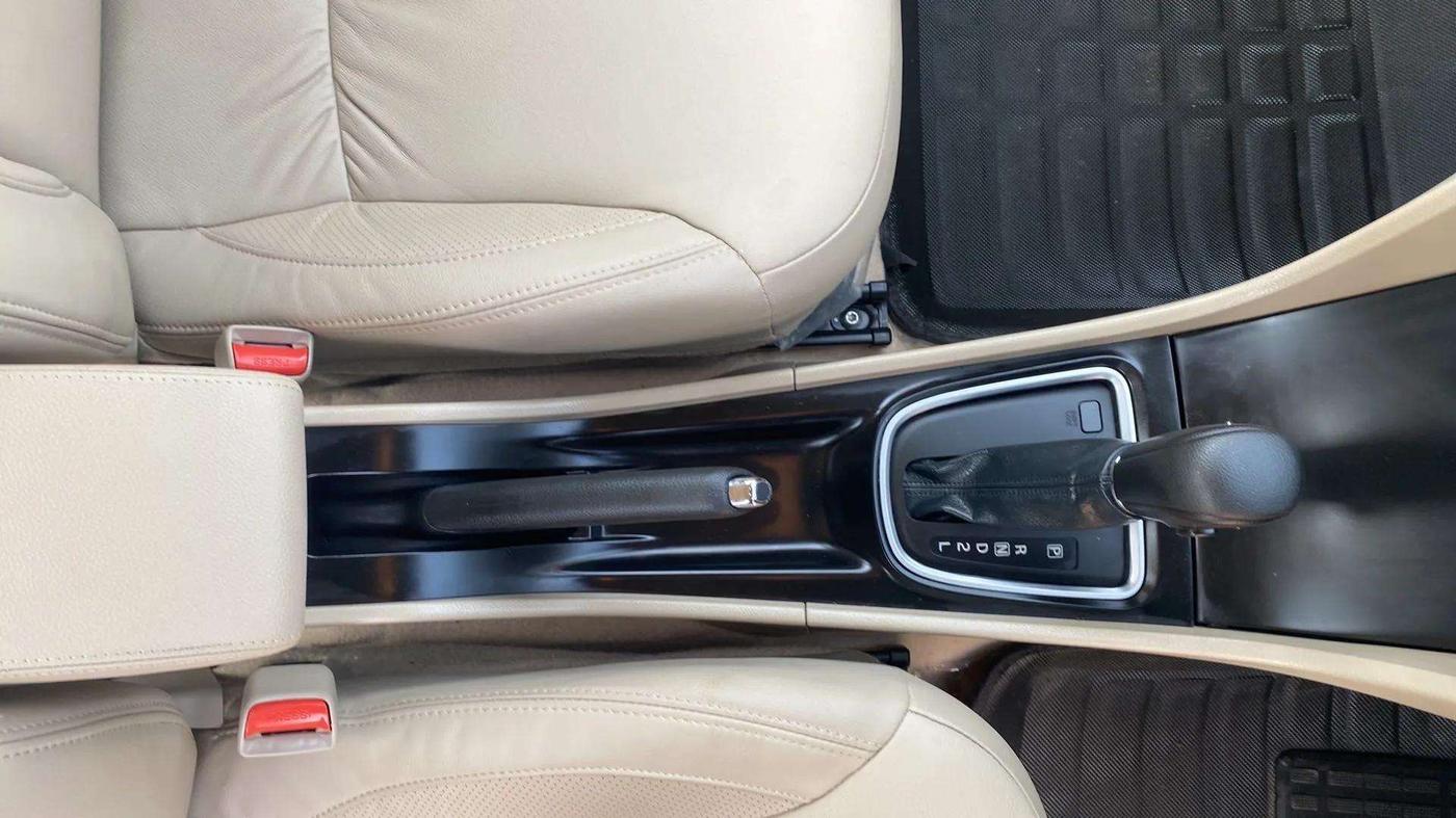 2024 Maruti Ciaz ALPHA  AT 1.5 SHVS PETROL, Petrol, Automatic, 6,827 km, Gear Lever