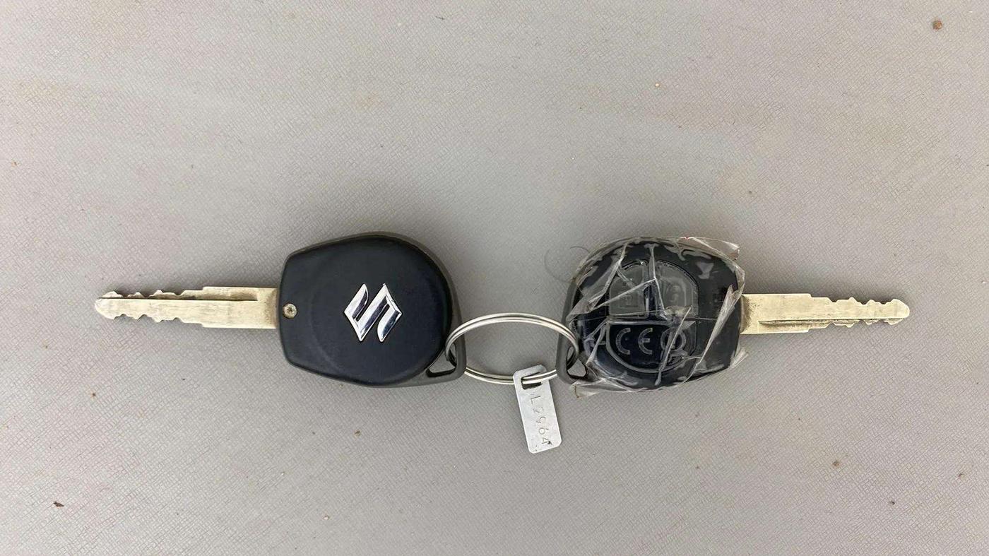 2019 Maruti Dzire VXI AMT, Petrol, Automatic, 22,614 km, Key Close Up