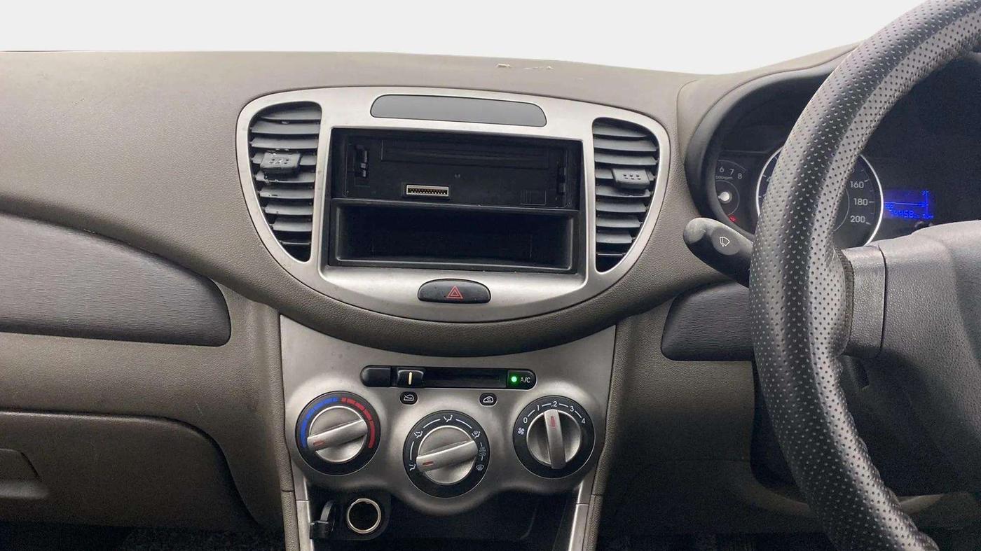2015 Hyundai i10 MAGNA 1.1, Petrol, Manual, 74,716 km, Air Conditioner