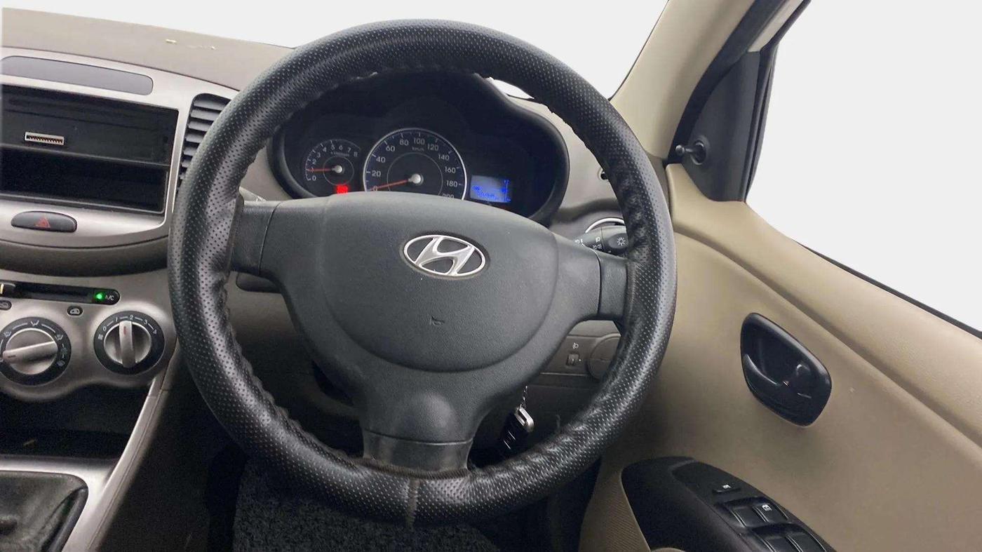 2015 Hyundai i10 MAGNA 1.1, Petrol, Manual, 74,716 km, Steering Wheel Close Up