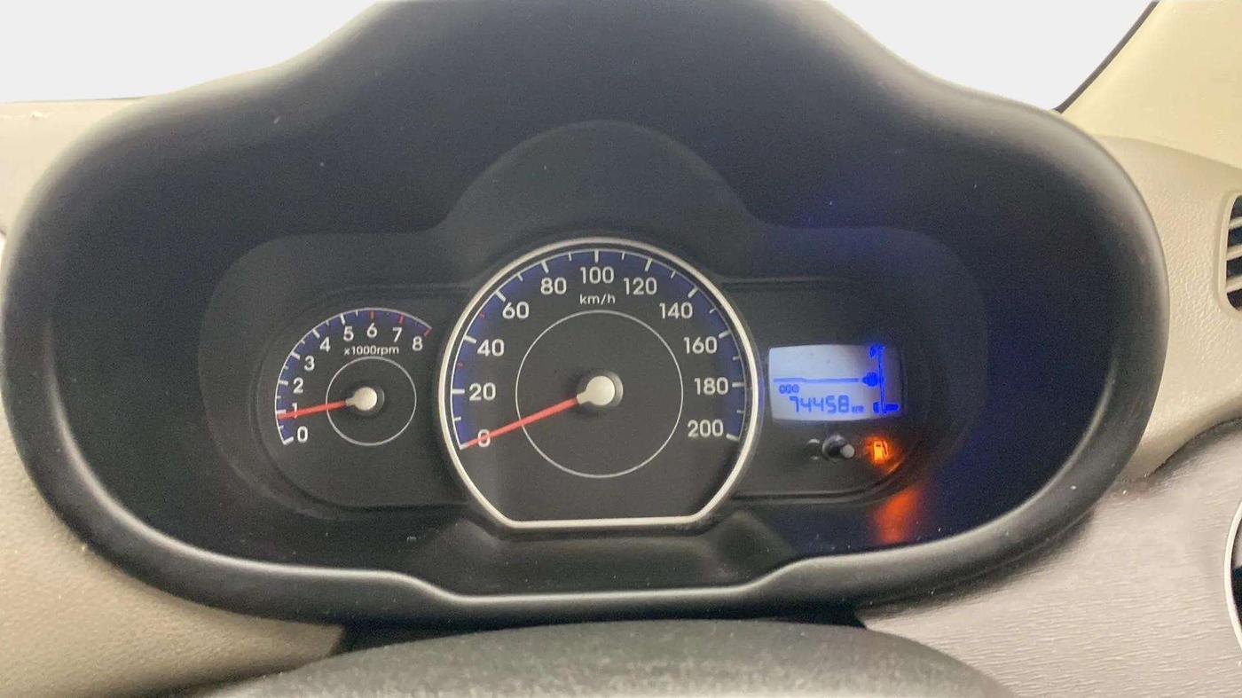 2015 Hyundai i10 MAGNA 1.1, Petrol, Manual, 74,716 km, Odometer Image