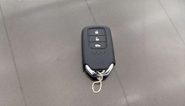 2019 Honda Amaze 1.2L I-VTEC V, CNG, Manual, 58,255 km, Key Close Up