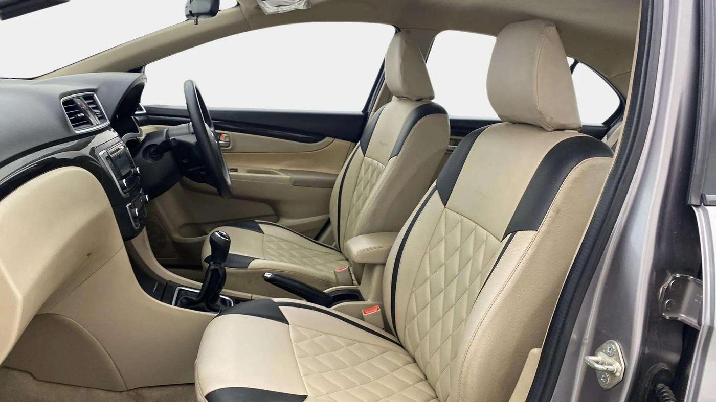 2015 Maruti Ciaz VXI+, Petrol, Manual, 54,367 km, Right Side Front Door Cabin