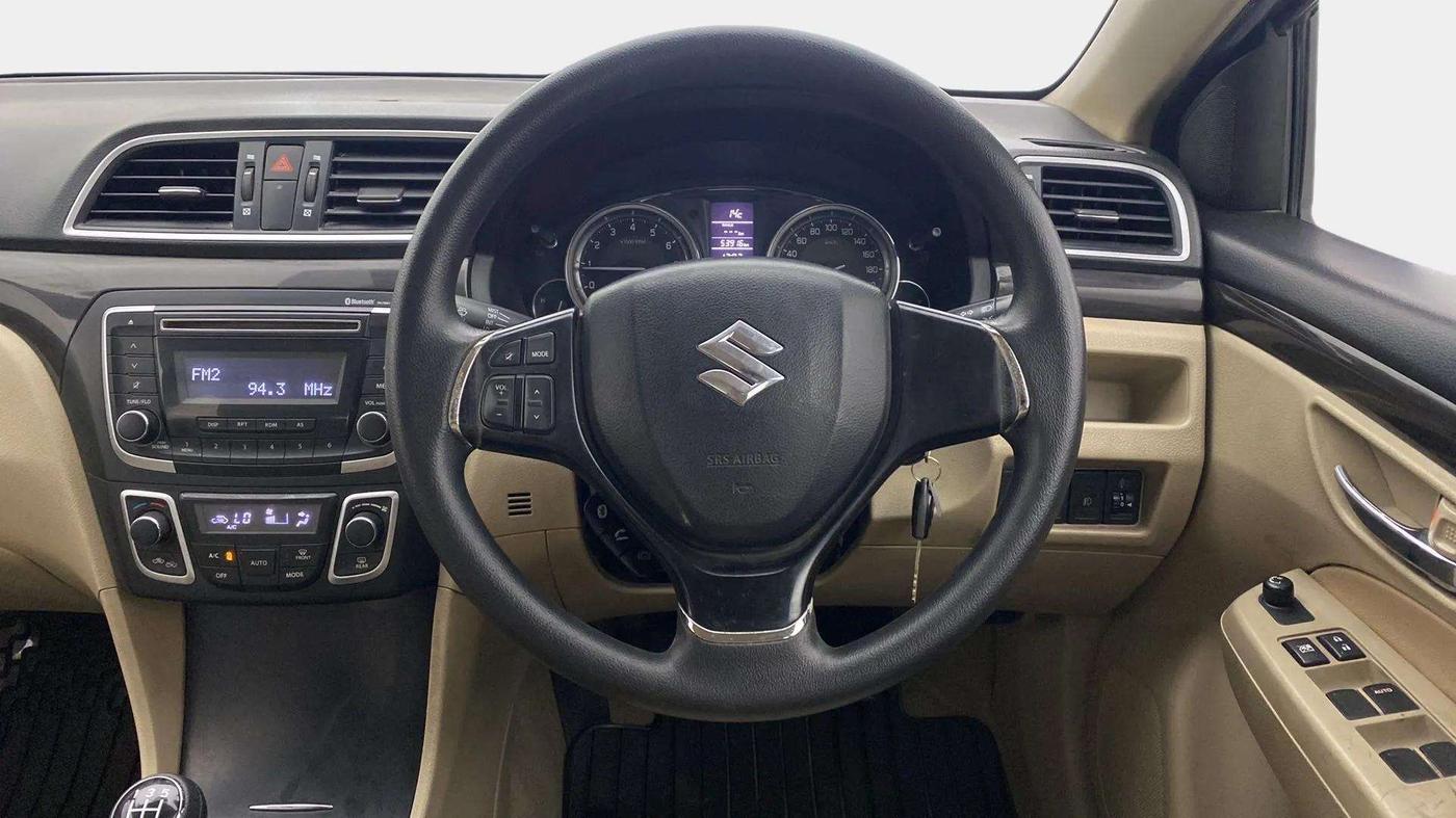 2015 Maruti Ciaz VXI+, Petrol, Manual, 54,367 km, Steering Wheel Close Up