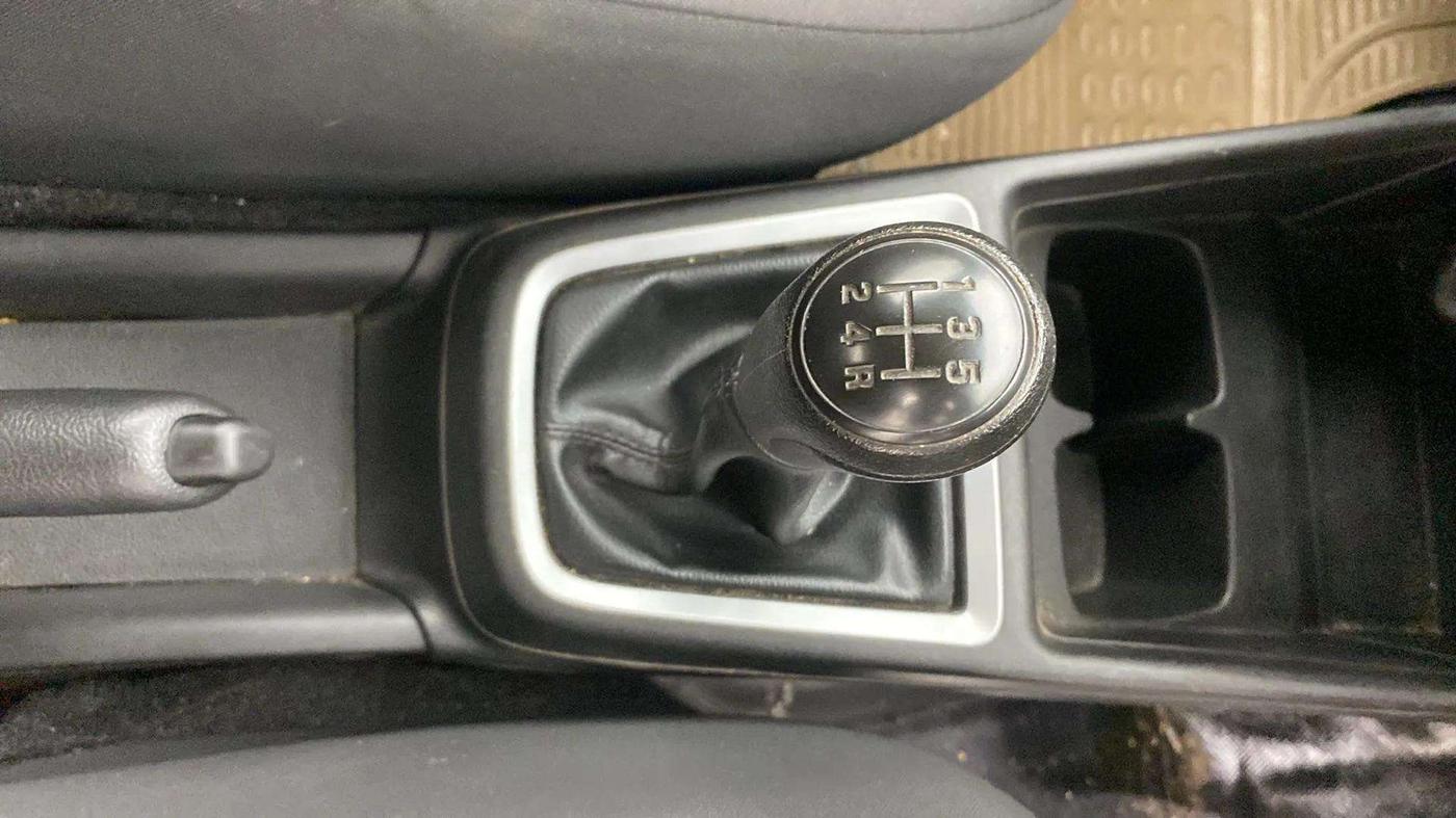 2021 Maruti Swift LXI, Petrol, Manual, 84,899 km, Gear Lever