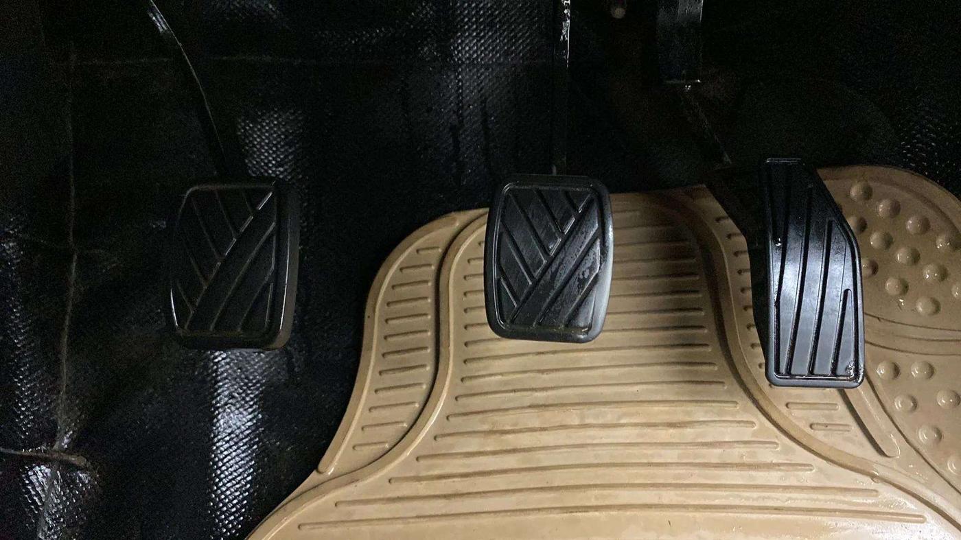 2021 Maruti Swift LXI, Petrol, Manual, 84,899 km, Pedals