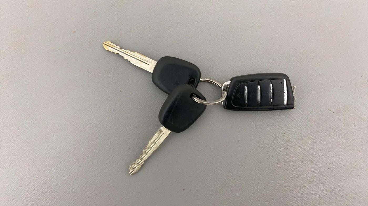2021 Maruti Swift LXI, Petrol, Manual, 84,899 km, Key Close Up