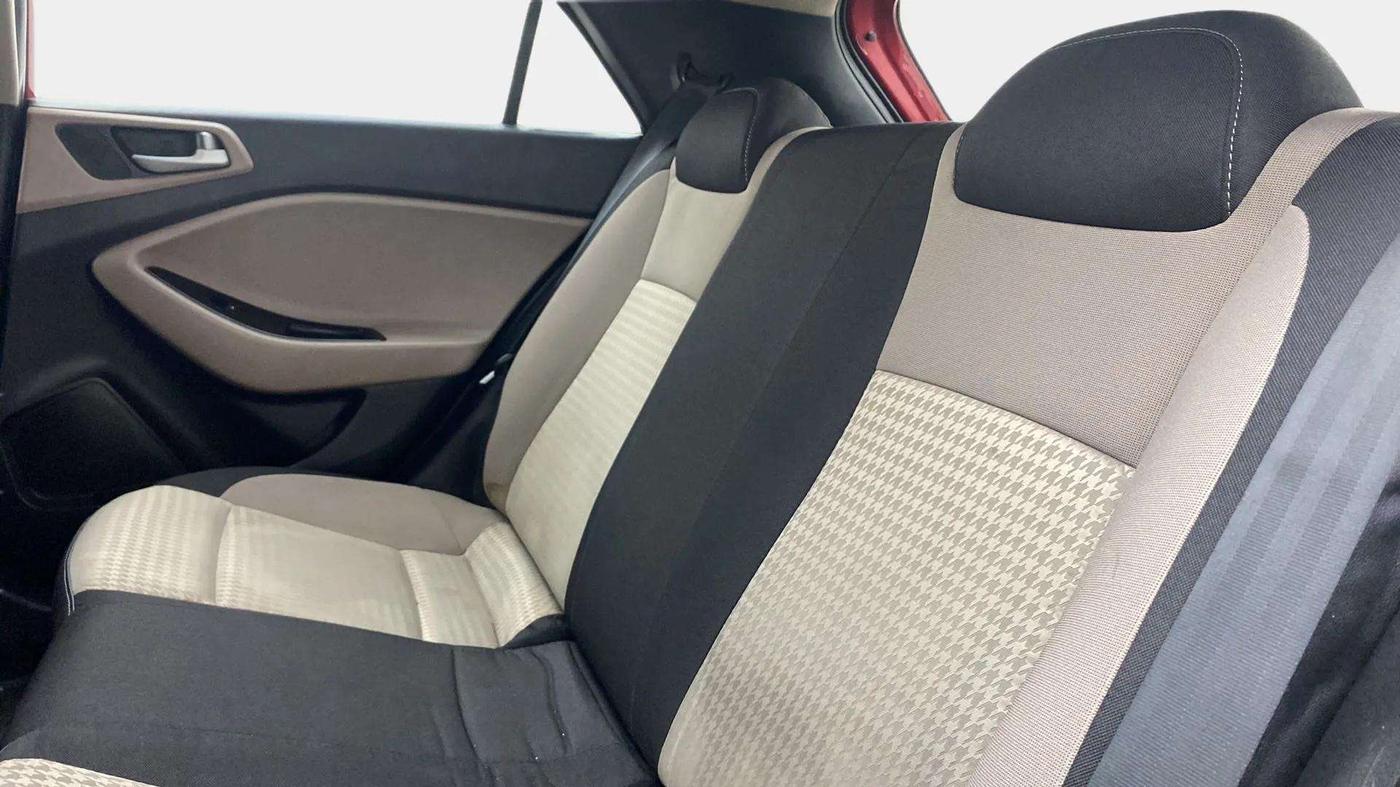 2019 Hyundai Elite i20 SPORTZ PLUS 1.2, Petrol, Manual, 59,202 km, Right Side Rear Door Cabin