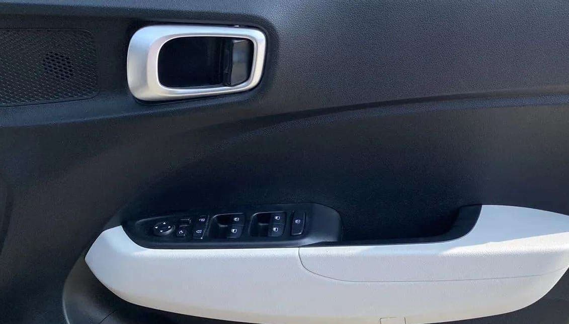 2022 Hyundai VENUE SX 1.2 PETROL, Petrol, Manual, 21,566 km, Driver Side Door Panels Control