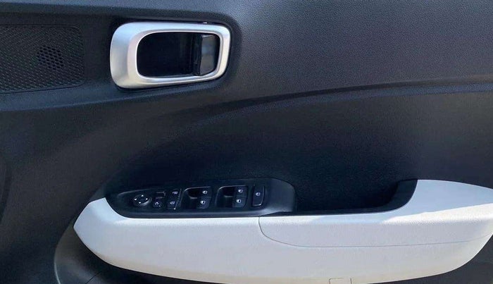 2022 Hyundai VENUE SX 1.2 PETROL, Petrol, Manual, 21,566 km, Driver Side Door Panels Control