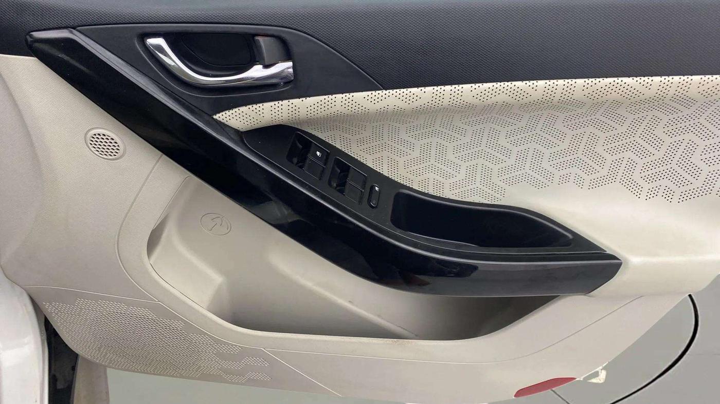 2022 Tata NEXON XZA PLUS PETROL, Petrol, Automatic, 59,127 km, Driver Side Door Panels Control