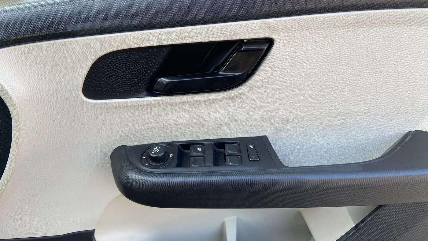 2021 Tata ALTROZ XM PLUS PETROL, Petrol, Manual, 54,585 km, Driver Side Door Panels Control