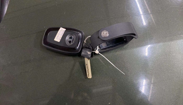 2020 Tata NEXON XZA PLUS (O) PETROL, Petrol, Automatic, 50,039 km, Key Close Up