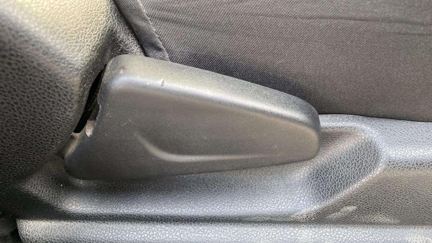2020 Renault Kwid CLIMBER 1.0 AMT (O), Petrol, Automatic, 56,467 km, Driver Side Adjustment Panel