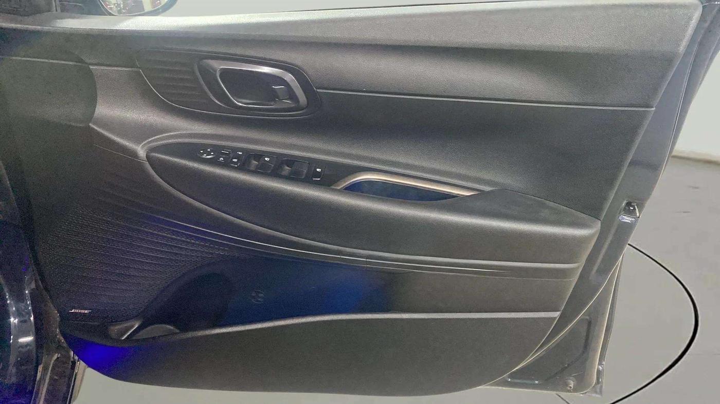 2022 Hyundai NEW I20 ASTA 1.2 MT, Petrol, Manual, 17,672 km, Driver Side Door Panels Control