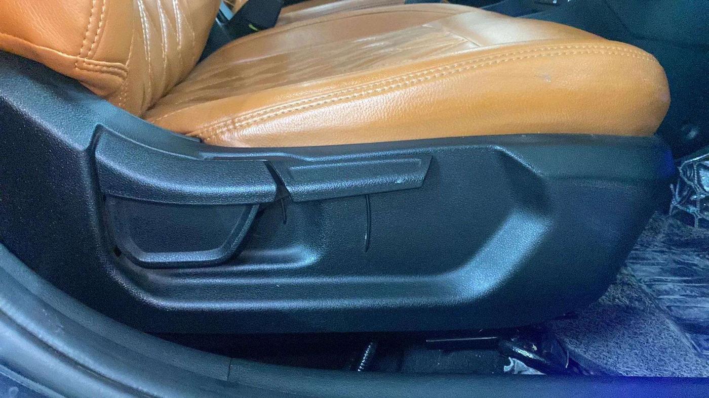 2022 Hyundai NEW I20 ASTA 1.2 MT, Petrol, Manual, 17,672 km, Driver Side Adjustment Panel